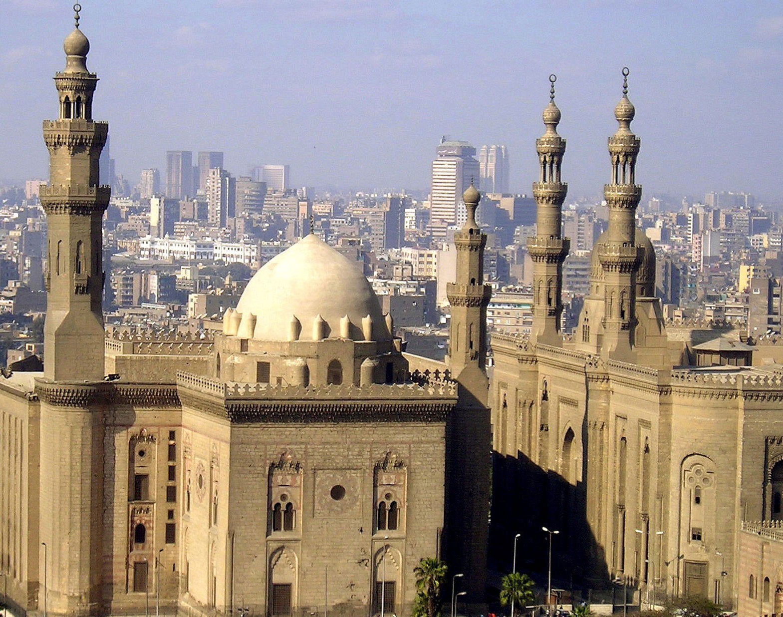 Beautifull-View-Of-Mosque-Madrassa