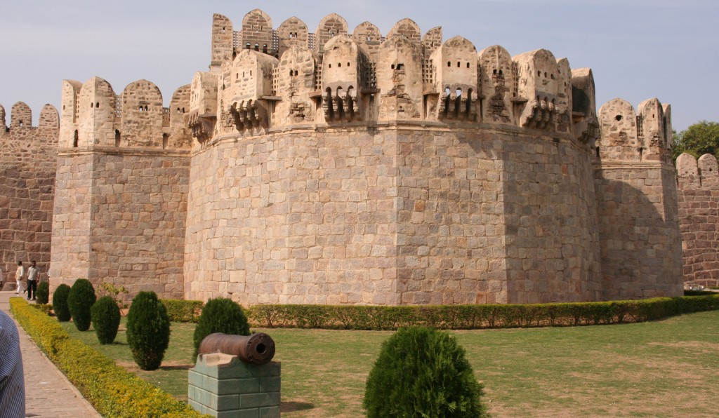 Golconda Fort or Golla konda - The Most Famous And Biggest Fortress In India