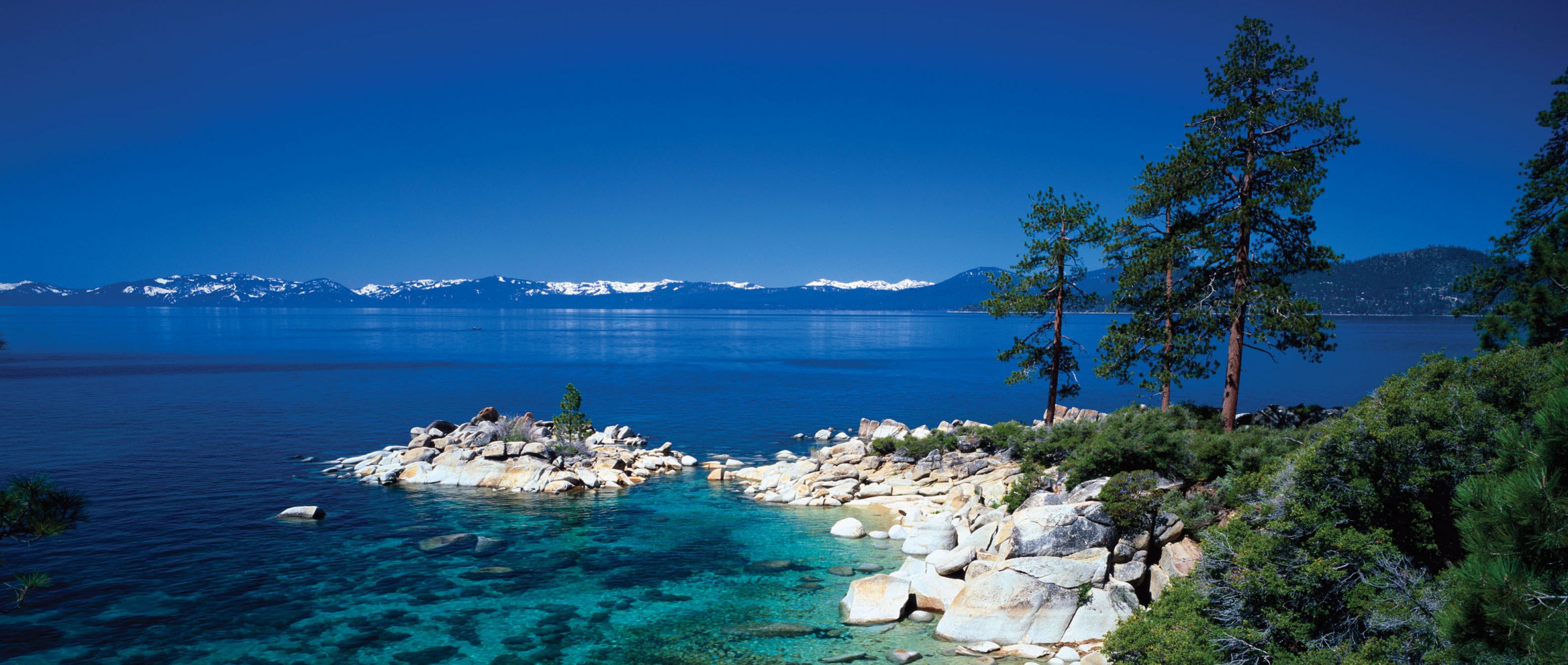 Lake Tahoe Large Fresh Water Lake In Sierra Nevada Of The United States (1)